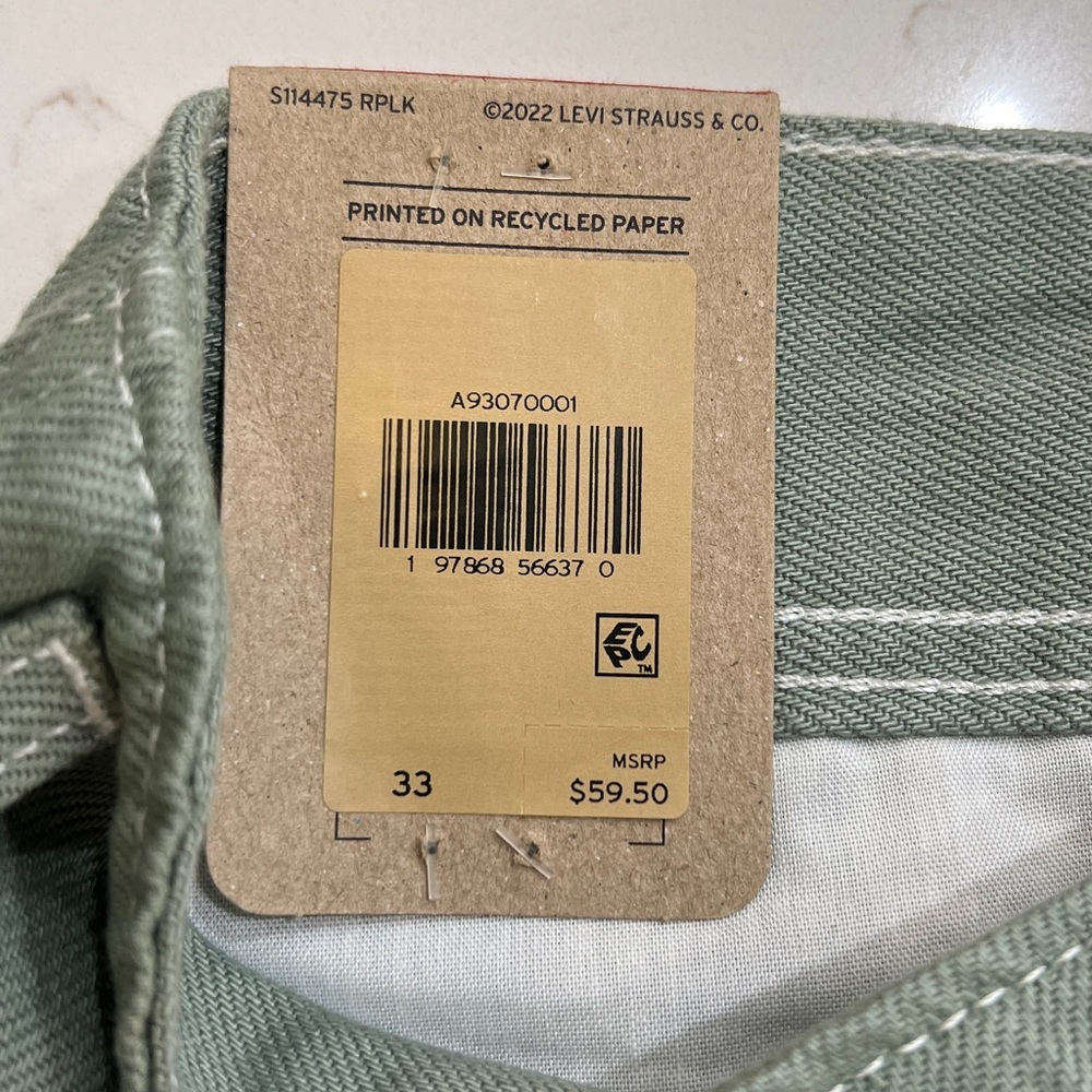 Levi’s High Waisted Mom Shorts Sage Green NWT Size 33 - Picture 8 of 12
